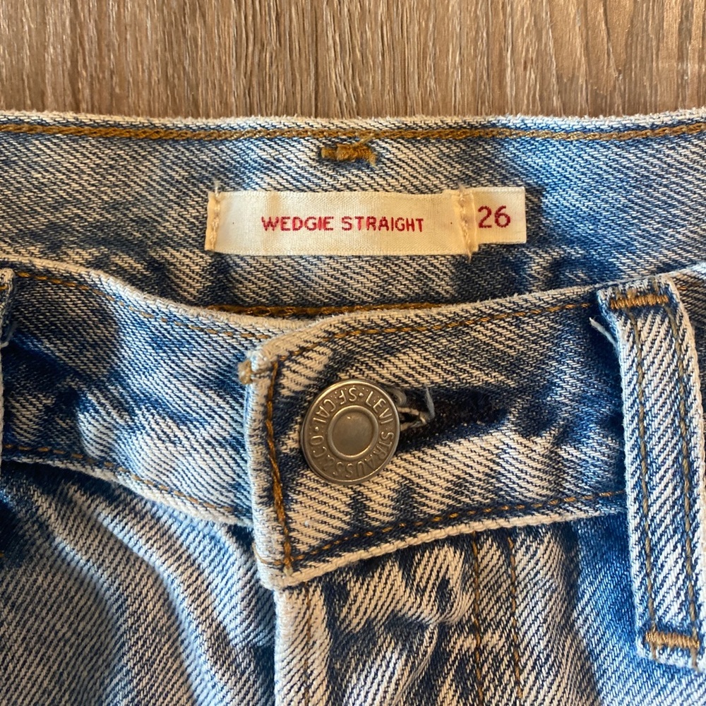 Wedgie Straight Levi Jeans Size 26